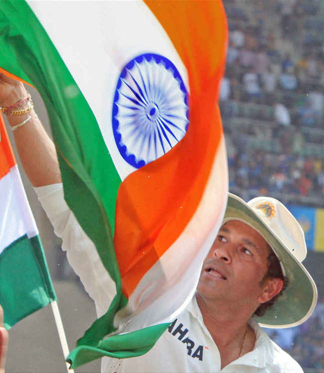 आखों में आंसू लेकर और देकर क्रिकेट से विदा हुए सचिन