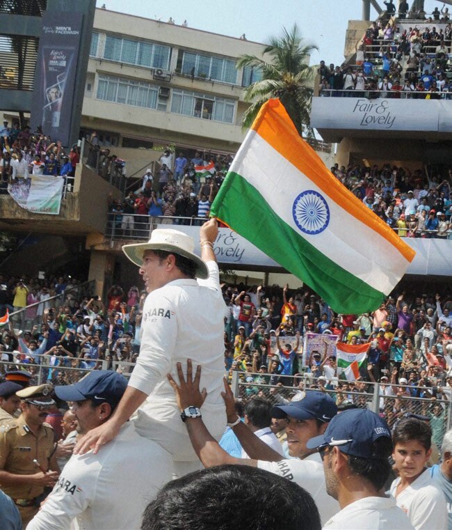 आखों में आंसू लेकर और देकर क्रिकेट से विदा हुए सचिन