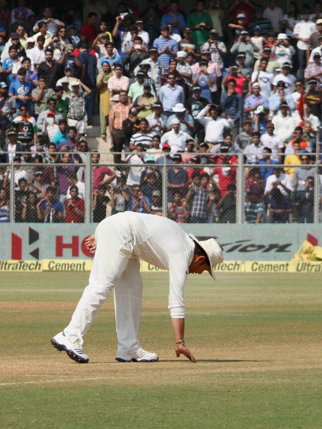 आखों में आंसू लेकर और देकर क्रिकेट से विदा हुए सचिन