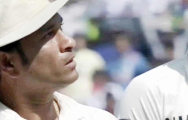 आखों में आंसू लेकर और देकर क्रिकेट से विदा हुए सचिन