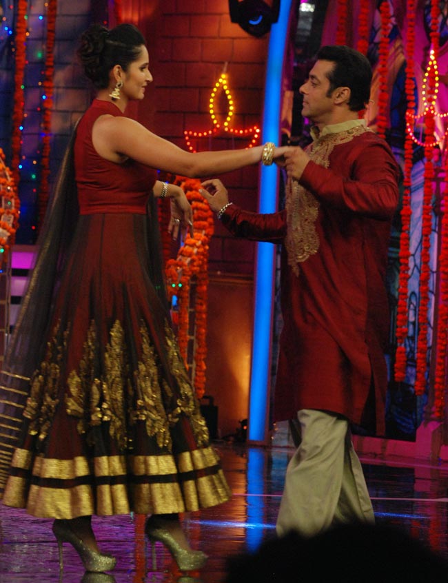 Bigg Boss: घरवालों ने सलमान खान के साथ मनाई दिवाली