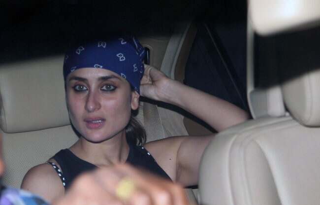 'गोरी तेरे प्यार में' की स्क्रीनिंग में ट्रांसपेरेंट ड्रेस पहनकर पहुंचीं 'बेबो'