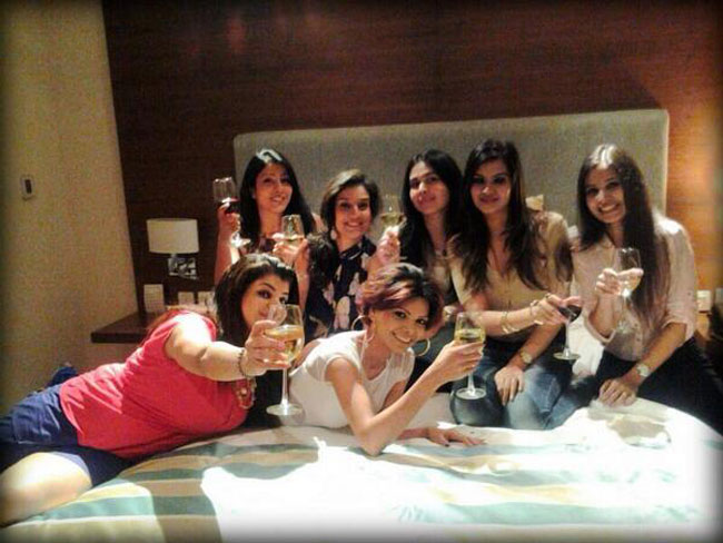 महिला होने का जश्न मना रही हैं शर्लिन