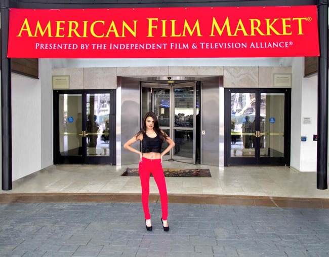 महिला होने का जश्न मना रही हैं शर्लिन