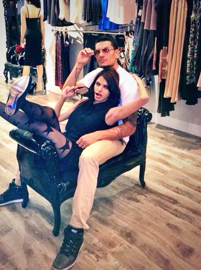 महिला होने का जश्न मना रही हैं शर्लिन