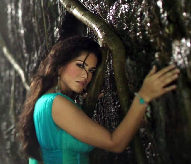 'जैकपॉट' में सनी लियोन का 'सुपर-हॉट' अवतार | स्पेशल सनी