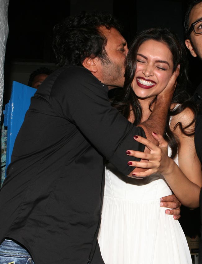 डायरेक्टर होमी ने पार्टी में दीपिका को किया किस