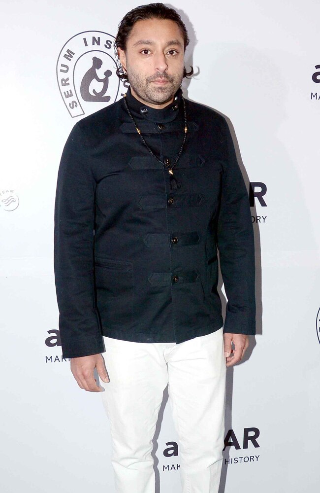 एड्स रिसर्च प्रोग्राम के लिए फंड रेजिंग कार्यक्रम में पहुंचे सितारे