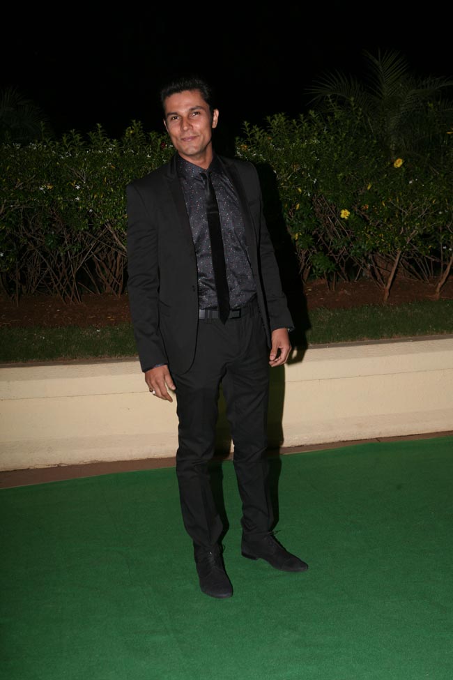 विशेष भट्ट की शादी की रिसेप्शन पर पहुंचे बॉलीवुड सितारें