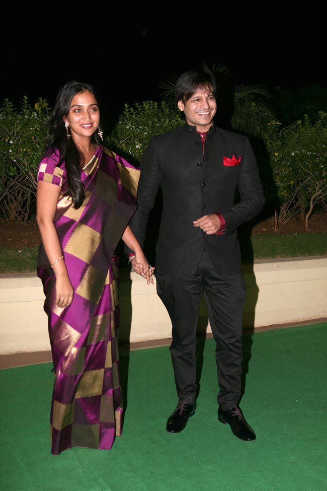 विशेष भट्ट की शादी की रिसेप्शन पर पहुंचे बॉलीवुड सितारें