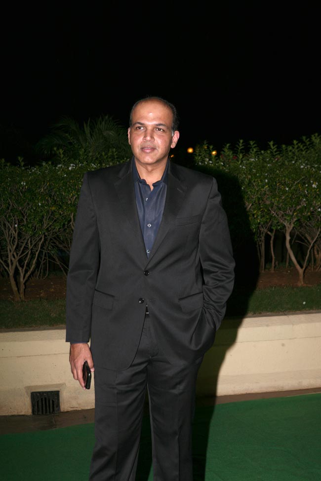 विशेष भट्ट की शादी की रिसेप्शन पर पहुंचे बॉलीवुड सितारें