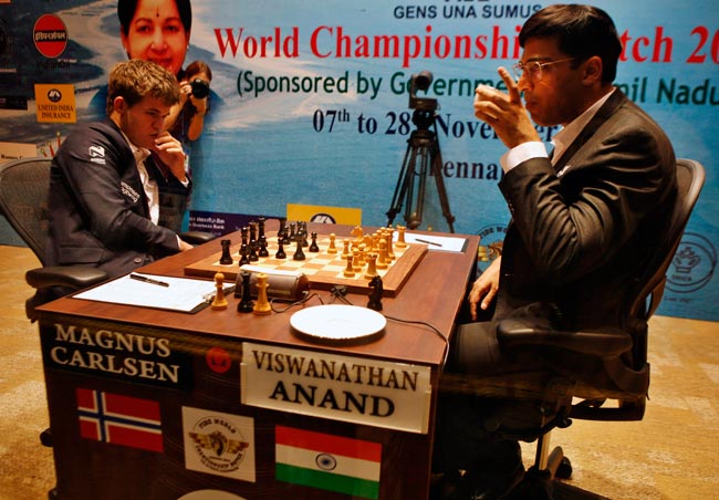 आनंद को हराने वाले कार्लसन को जयललिता ने दी ट्रॉफी