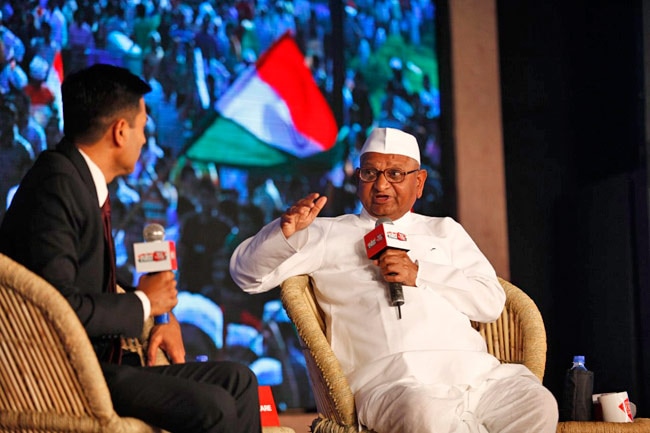 सत्ता से पैसा...पैसा से सत्ता, ये कैसी राजनीतिः अन्ना