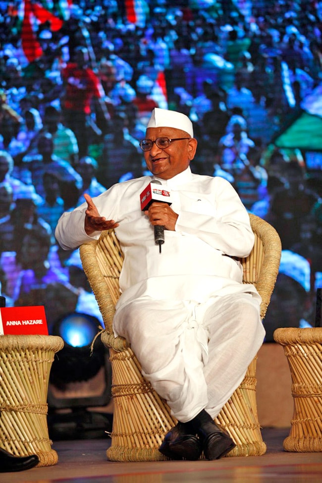 सत्ता से पैसा...पैसा से सत्ता, ये कैसी राजनीतिः अन्ना