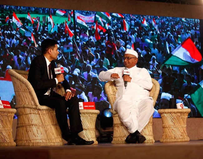 सत्ता से पैसा...पैसा से सत्ता, ये कैसी राजनीतिः अन्ना