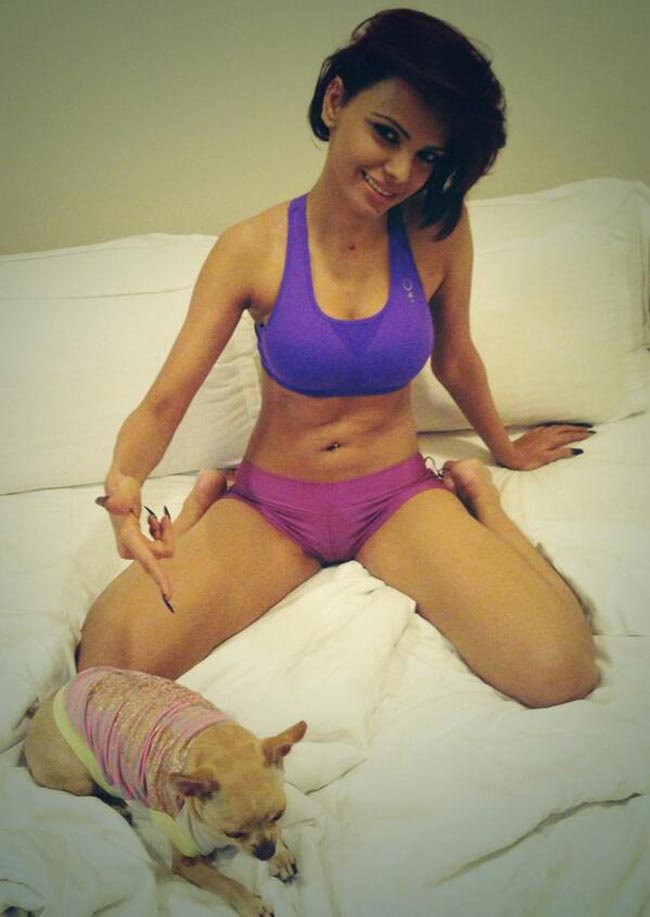 शर्लिन चोपड़ा का फैन्‍स के लिए सेक्‍सी POUT