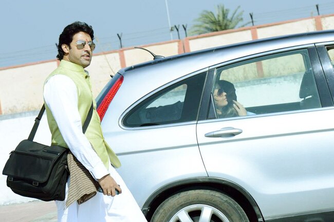 रिश्तेदार की शादी में शरीक होने भोपाल पहुंचा बच्चन परिवार