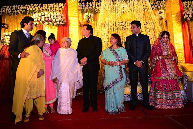 रिश्तेदार की शादी में शरीक होने भोपाल पहुंचा बच्चन परिवार
