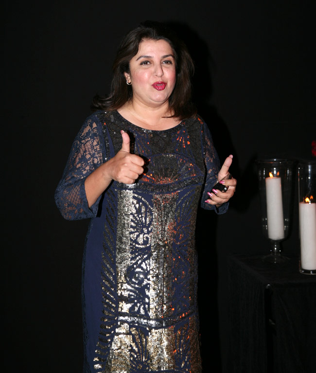 दीपिका ने सितारों संग मनाया सफलता का जश्‍न