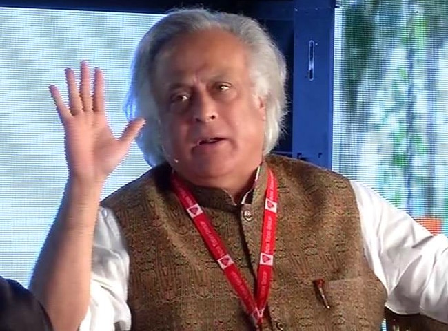 गडकरी और जयराम रमेश के साथ 'किसमें कितना है दम'