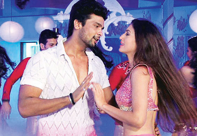 गौहर खान ने जीती Bigg Boss 7 की ट्रॉफी...