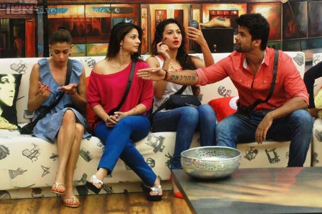 गौहर खान ने जीती Bigg Boss 7 की ट्रॉफी...