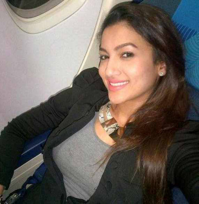 गौहर खान ने जीती Bigg Boss 7 की ट्रॉफी...