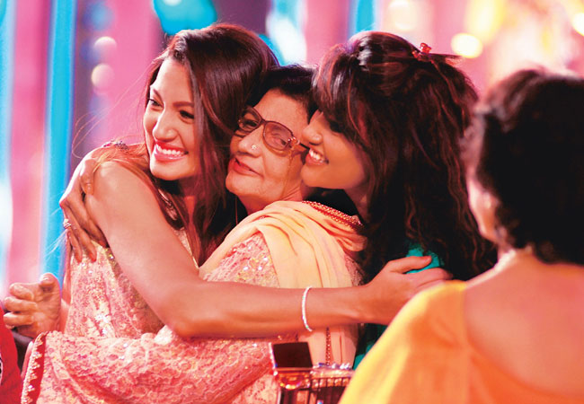 गौहर खान ने जीती Bigg Boss 7 की ट्रॉफी...