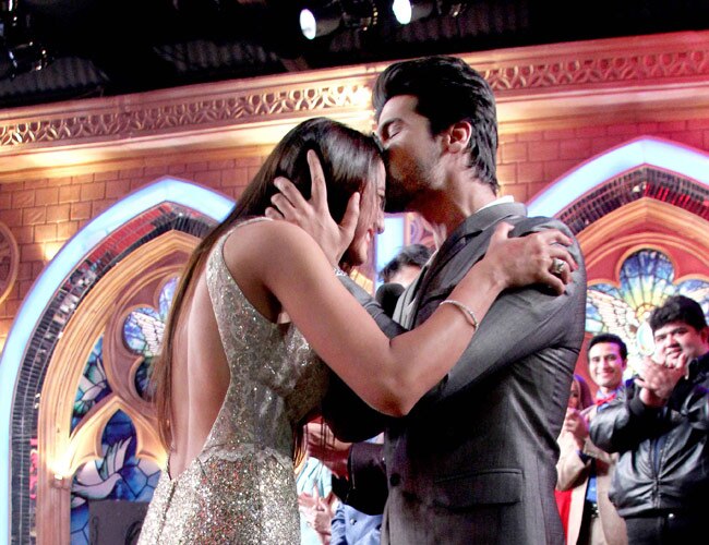 'विनर' गौहर खान को मिला कुशाल से 'Kiss' और 'Hug'