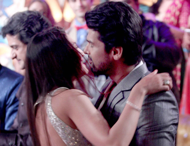 'विनर' गौहर खान को मिला कुशाल से 'Kiss' और 'Hug'