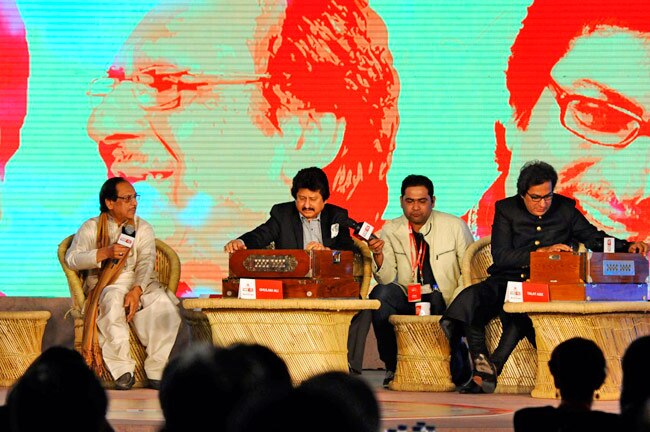 'इश्क के इजहार के लिए आज भी आती है गजल की याद'