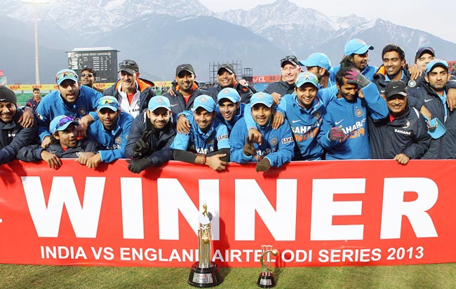 2013 टीम इंडिया के लिए उपलब्धियों भरा साल, सचिन ने क्रिकेट को कहा- 'Goodbye'