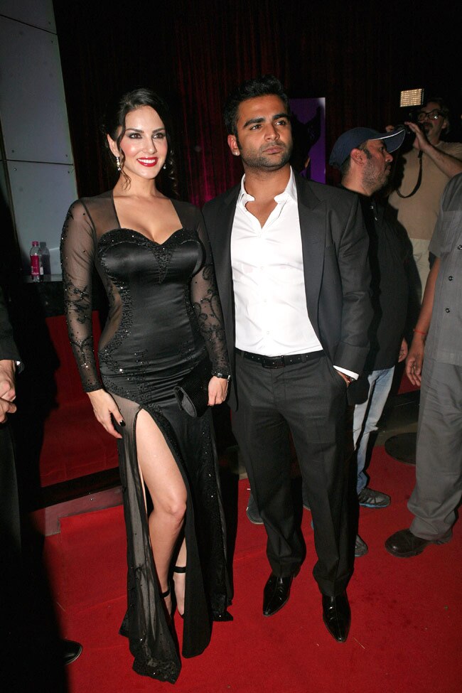 'जैकपॉट' के प्रीमियर पर दिखा सनी लियोन का 'सुपरहॉट' अवतार