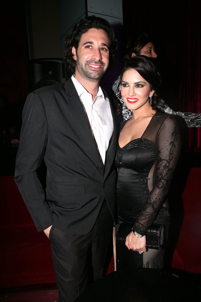 'जैकपॉट' के प्रीमियर पर दिखा सनी लियोन का 'सुपरहॉट' अवतार