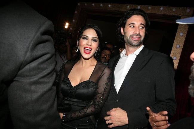 'जैकपॉट' के प्रीमियर पर दिखा सनी लियोन का 'सुपरहॉट' अवतार