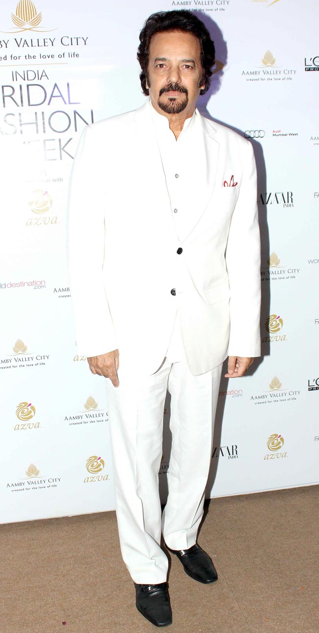 दुल्हन बनकर रैंप पर उतरीं जैकलीन फर्नांडिस और उर्वशी रौतेला