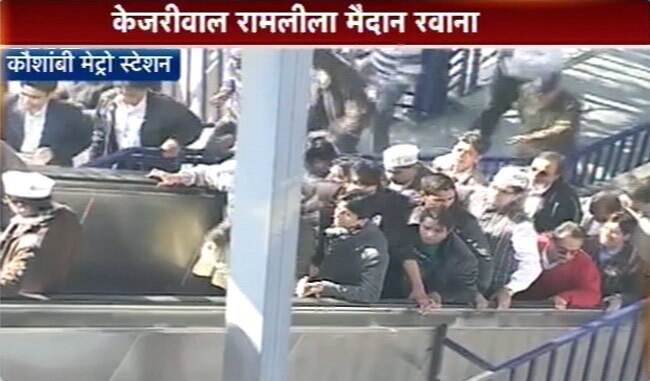 अरविंद केजरीवाल ने ली मुख्यमंत्री पद की शपथ