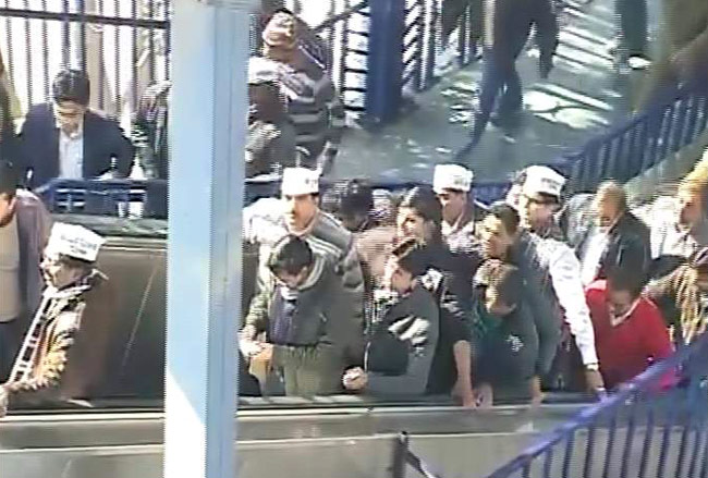 अरविंद केजरीवाल ने ली मुख्यमंत्री पद की शपथ