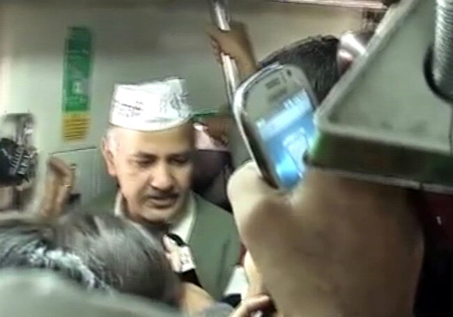 अरविंद केजरीवाल ने ली मुख्यमंत्री पद की शपथ