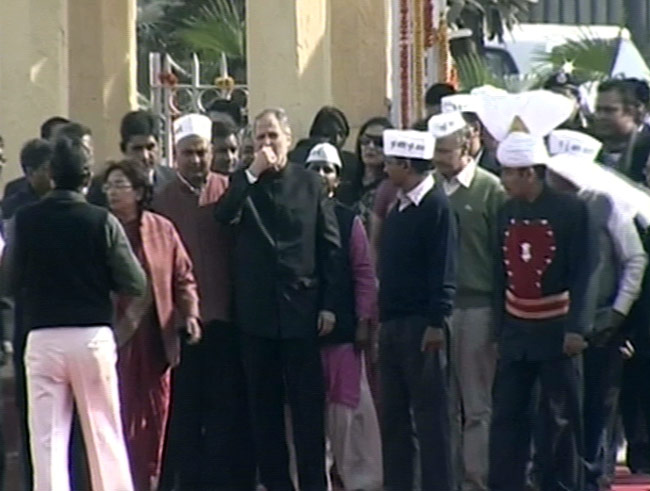 अरविंद केजरीवाल ने ली मुख्यमंत्री पद की शपथ