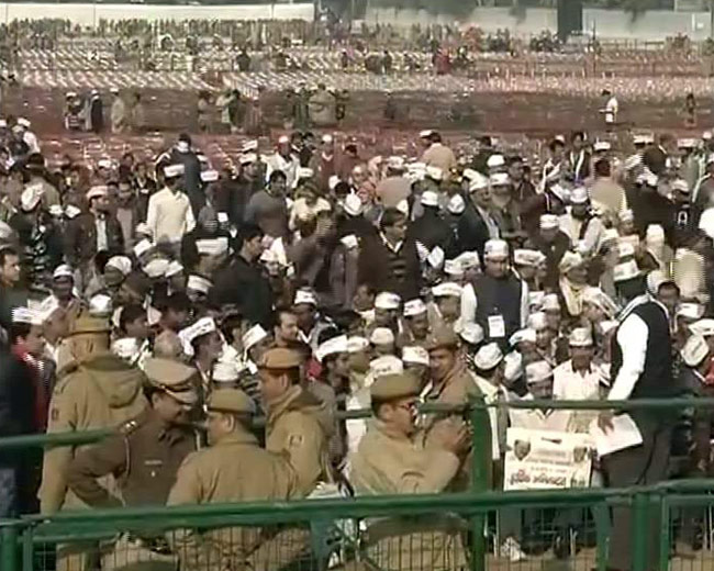 अरविंद केजरीवाल ने ली मुख्यमंत्री पद की शपथ