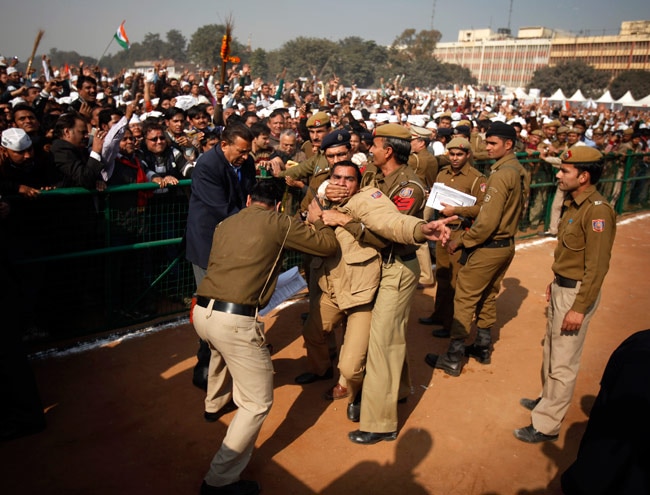 अरविंद केजरीवाल ने ली मुख्यमंत्री पद की शपथ