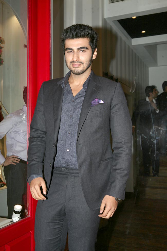 तलाक के बाद सुजैन खान ने किया स्‍टोर उद्घाटन, उमड़ा बॉलीवुड