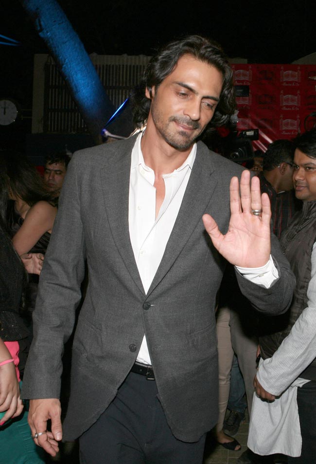 तलाक के बाद सुजैन खान ने किया स्‍टोर उद्घाटन, उमड़ा बॉलीवुड