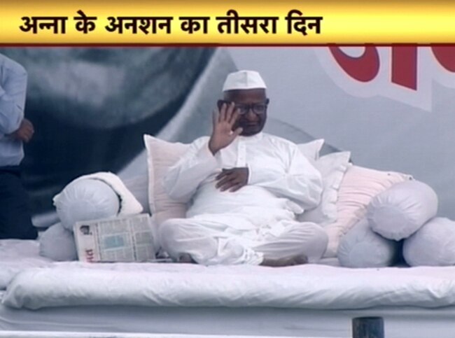 12 दिसंबर 2013: तस्वीरों में दिन भर की खबरें