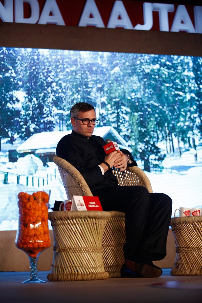 बंदूक चलाने वाले कश्‍मीर के दुश्‍मन: उमर अब्‍दुल्‍ला