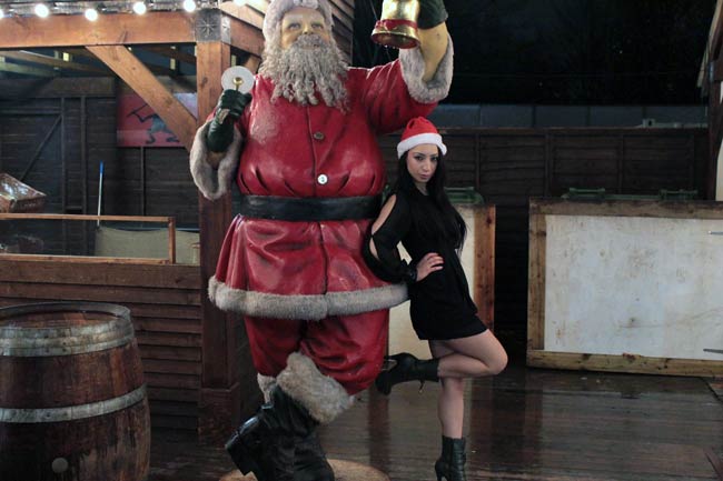 पूनम, शर्लिन, राखी और शांति डाइनामाइट बनीं सांता क्लाज