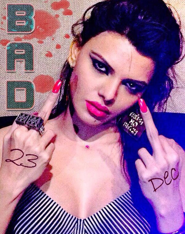 शर्लिन चोपड़ा का फैन्‍स के लिए सेक्‍सी POUT