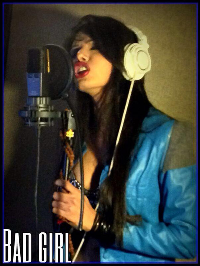 शर्लिन चोपड़ा का फैन्‍स के लिए सेक्‍सी POUT