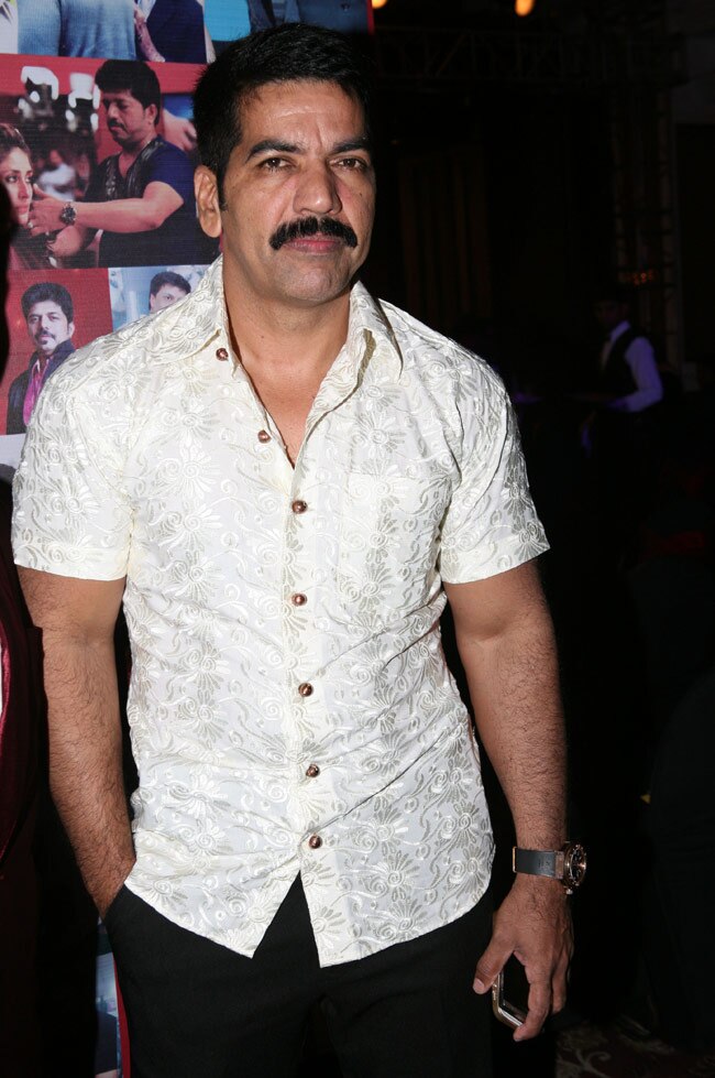 शिवा के सैलून में बॉलीवुड, दिखे गजब के हेयरस्टाइल